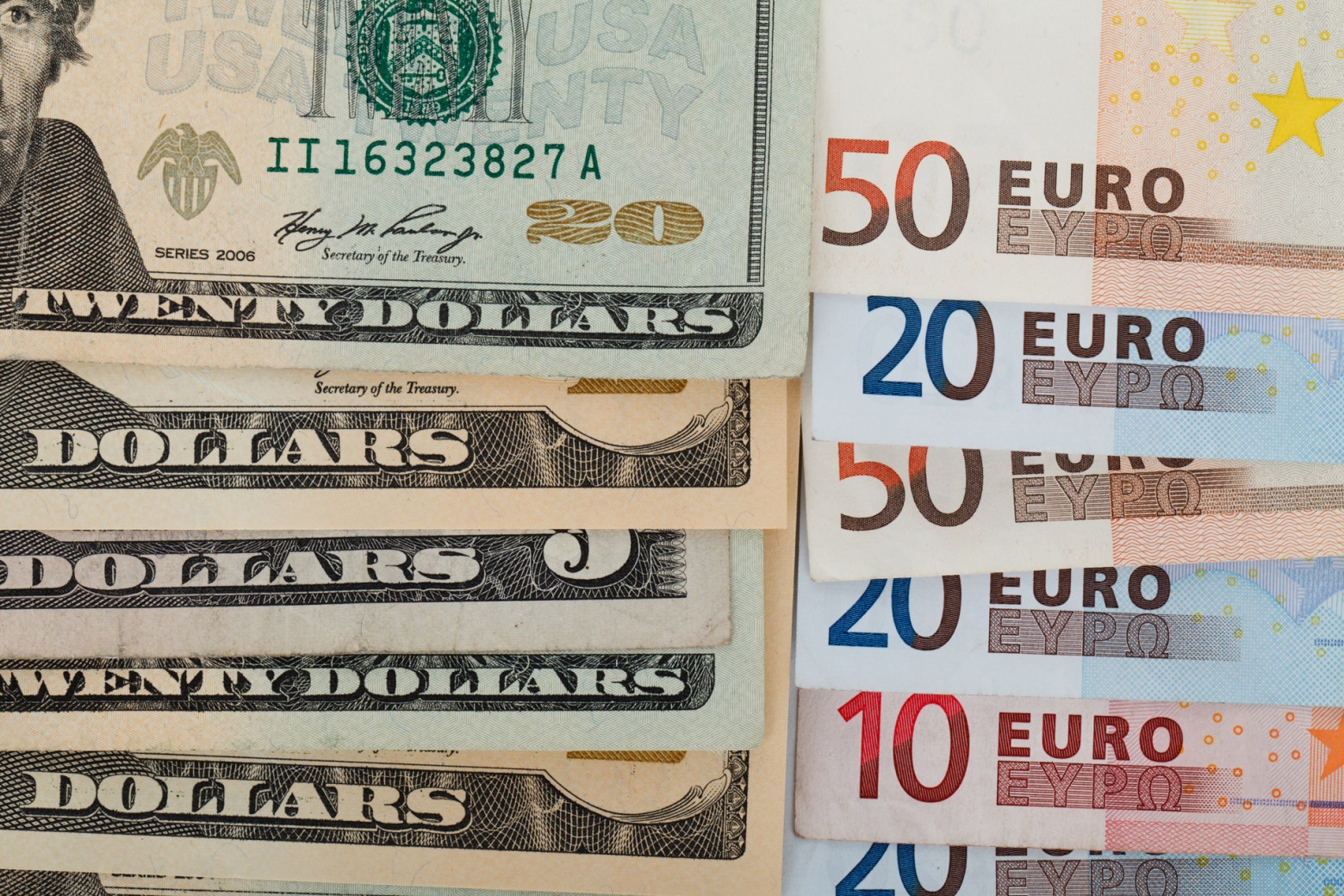L'euro pourra-t-il remplacer le dollar en tant que monnaie de réserve  mondiale ?